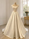 Satin- & Spitzen-Brautkleid