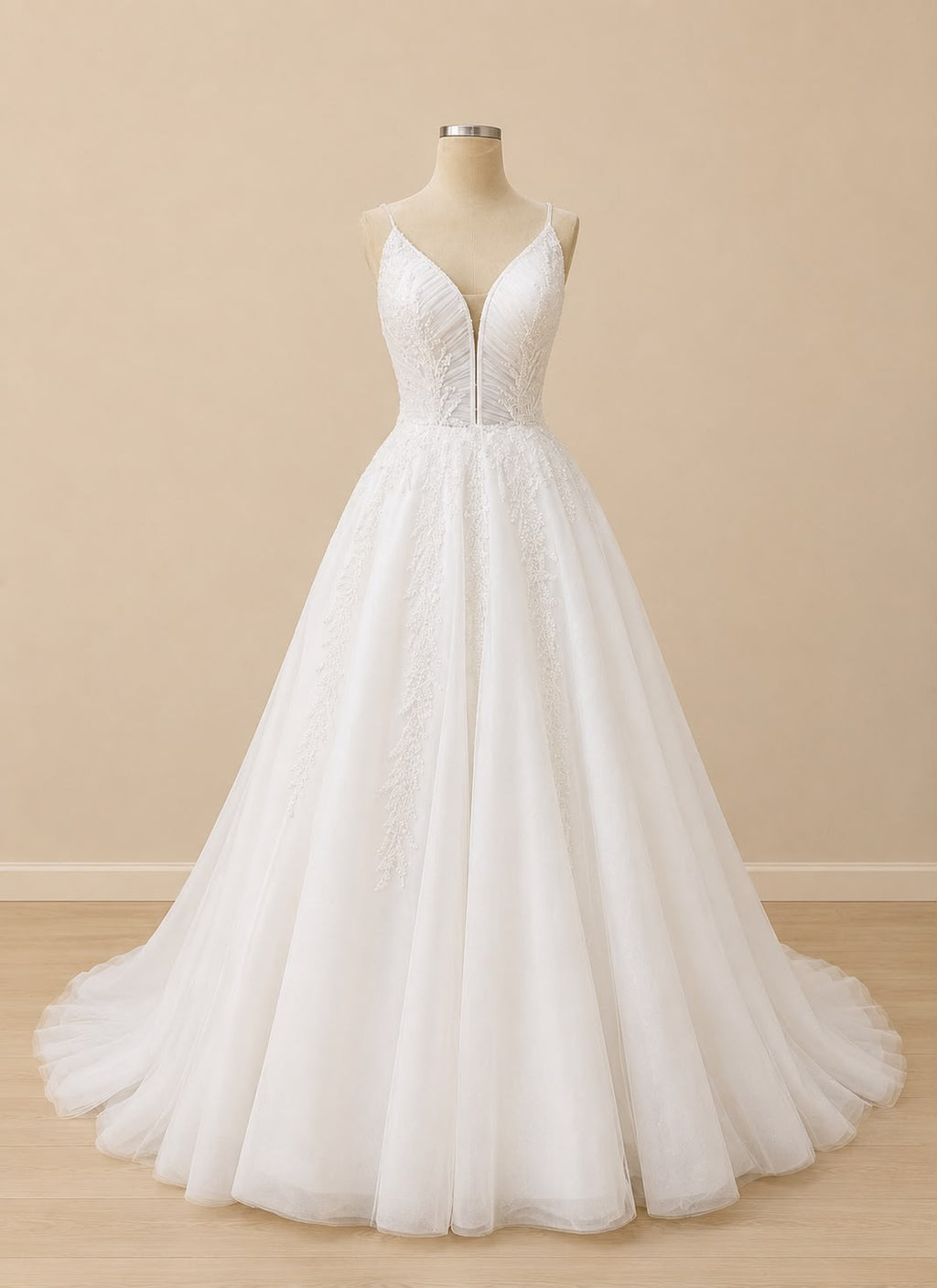 Brautkleid mit Perlenstickerei und tiefem V-Ausschnitt
