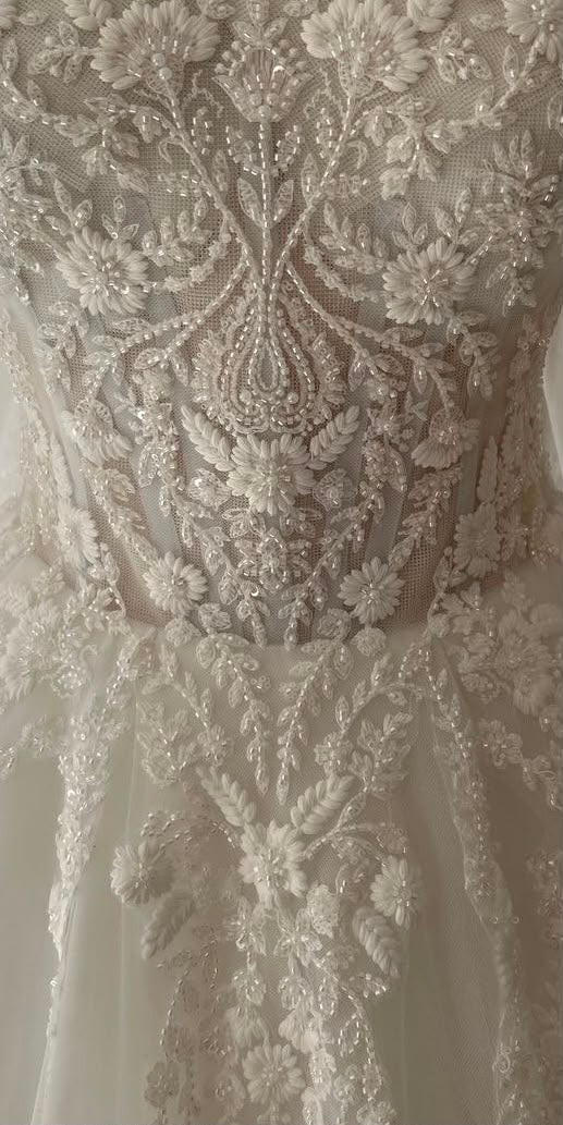 Off-Shoulder Royal Bloom Brautkleid
