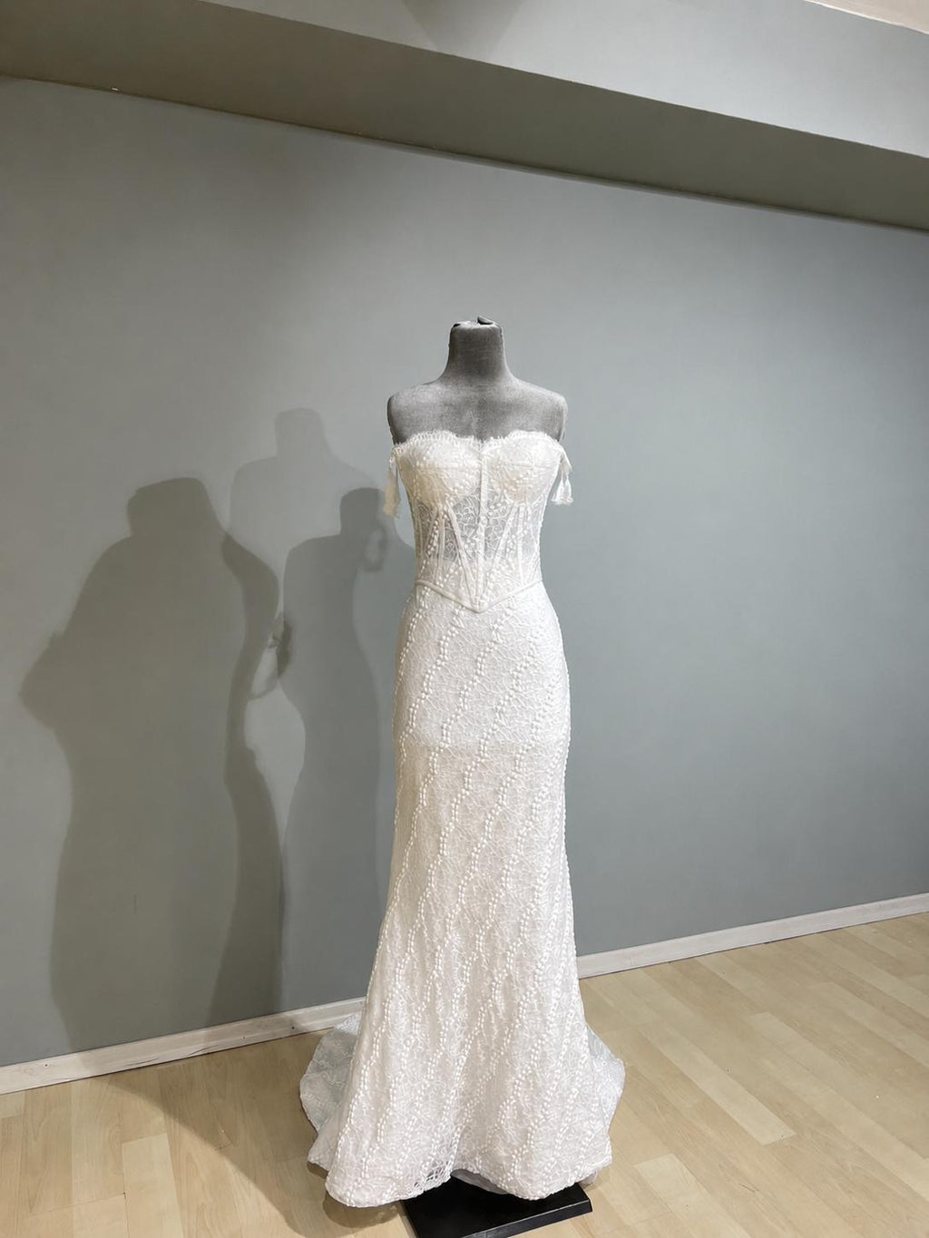 Fit-and-Flare Spitzen-Brautkleid